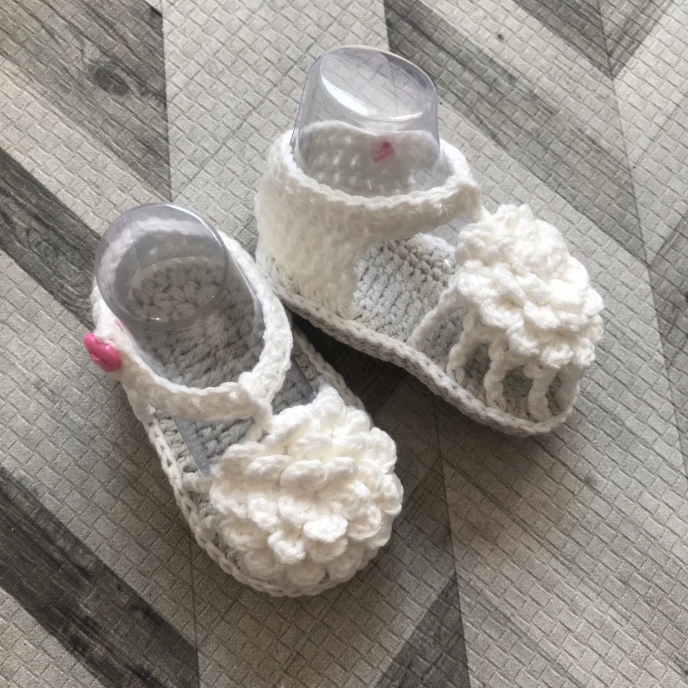 Brand New Knit Crochet Baby Girl Sandals Size 0-3 - Picture 1 of 8